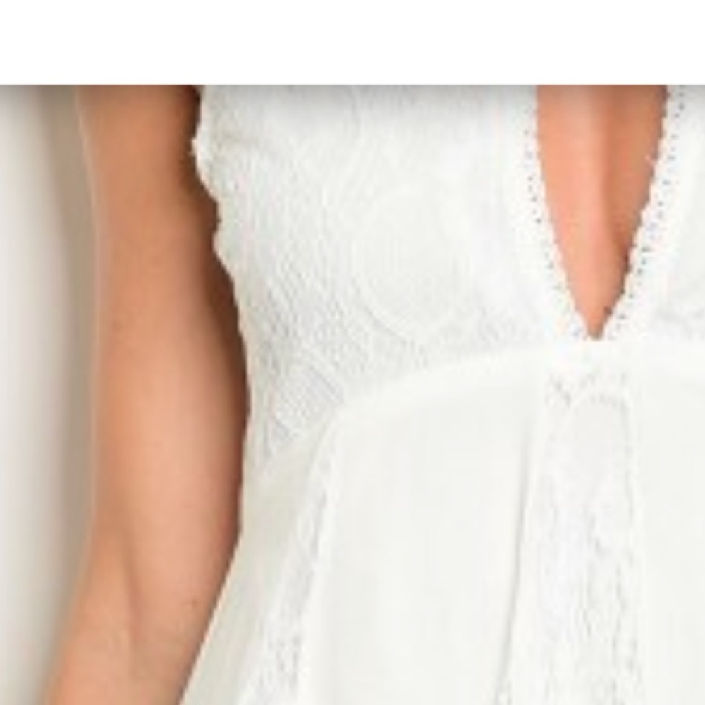 ⚠️1 left⚠️5⭐️ front cut out deep v - Picture 5 of 8